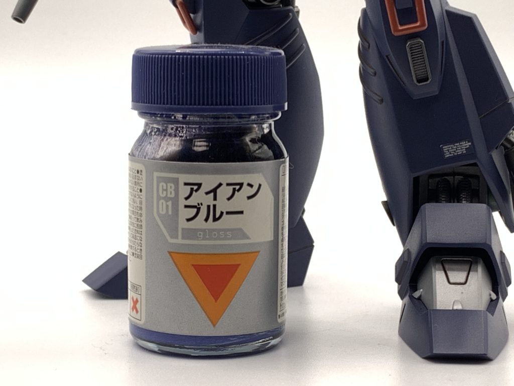 ガイアノーツのアイアンブルーで塗装。まさにダグラムの色です。