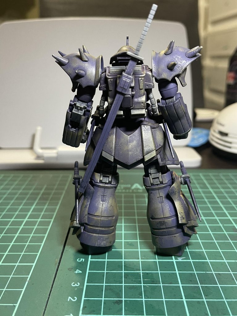 後ろから、足の汚しが甘いところがあります、