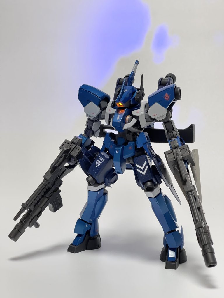 いかがでしたでしょうか。前回の地味路線きわまるゲイレールと比べると結構派手目の仕上がりになりましたがこれまた気に入ったカタチにできて満足です。白青紺黒の面積割合がちょうど良く配分できたかなと。青は銀立ち上げでほんのりインディーブルーが透けており、青よりは光の反射強めなメタリックブルー寄りとなってます。