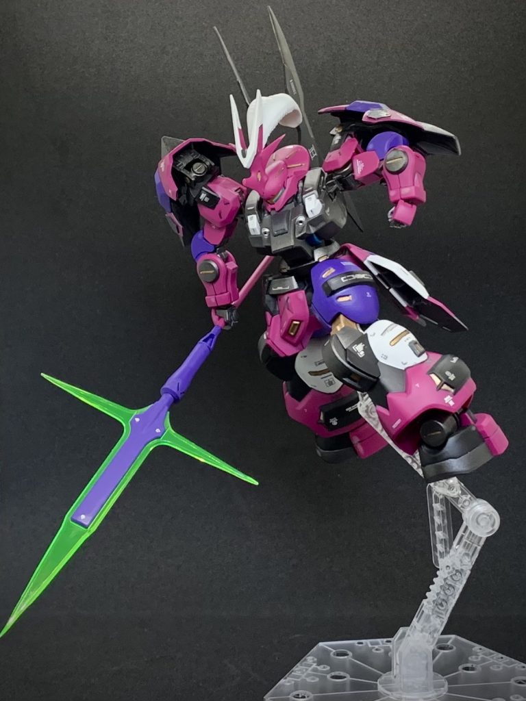 落ちてきたら重そう。いや、強そう。