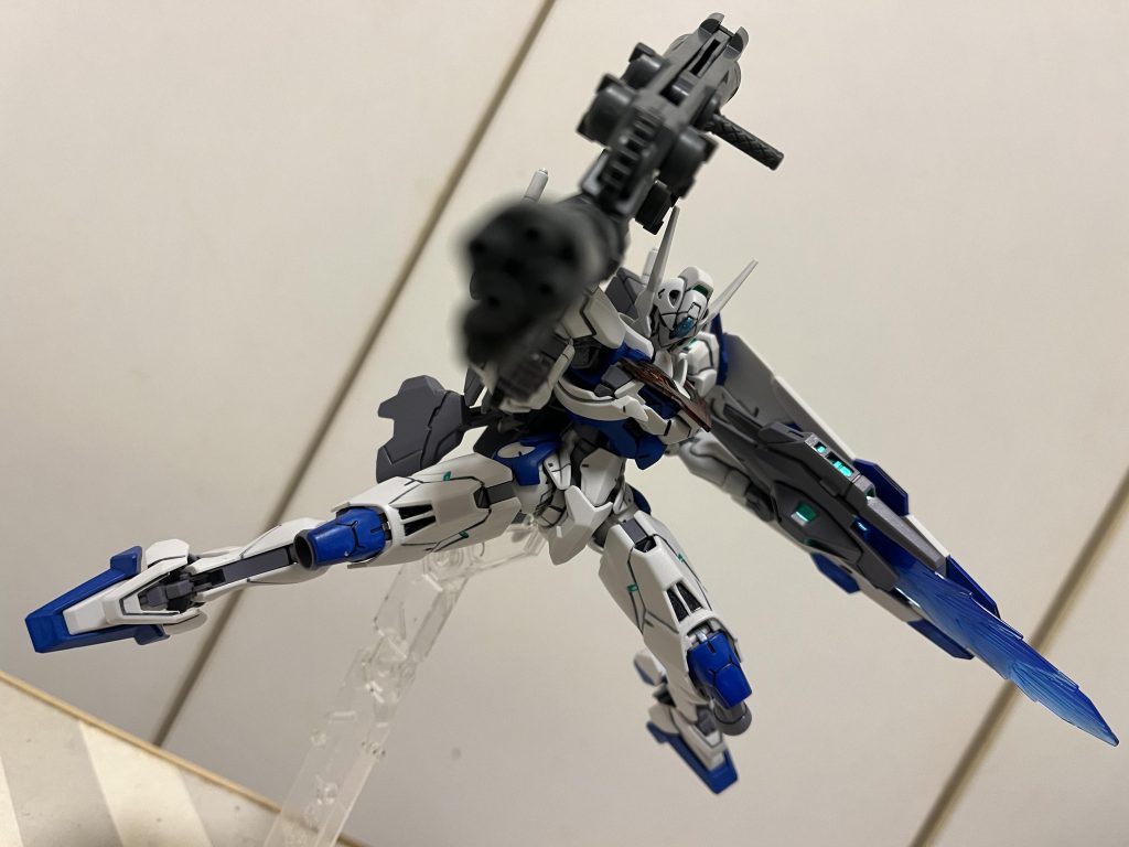後継機(?)が似たような武装撃ってたので、ルブリスにも撃たせてええやろの精神!