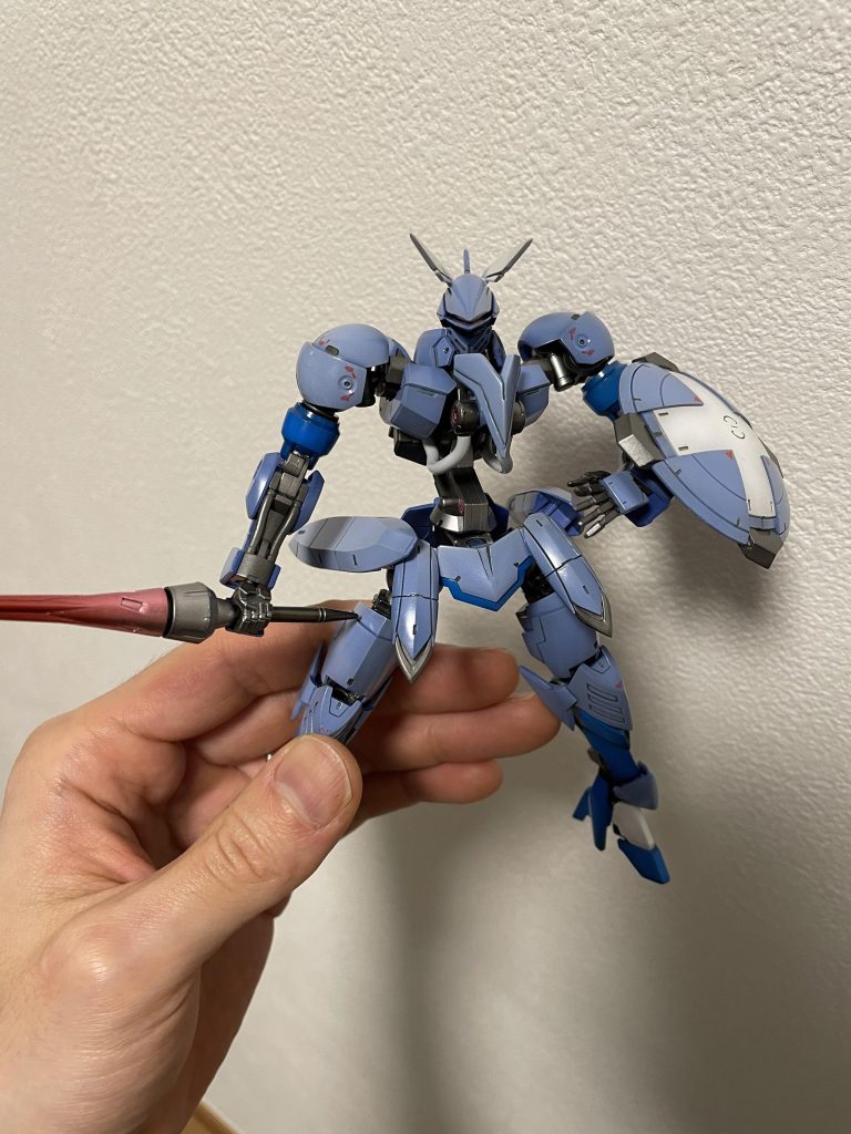 最後に。マイスター関田さんのハイライトグラデーションを参考に塗装したのですが、やっぱ難しく、ムラムラしてしまった部分があります。あと、エアブラシの掃除がたりなかったのか、白の部分に青が少しなってしまった部分等、ミスは上げればきりが無いのです😓ただ、見なかった事にする力が着いたおかげで完成までもっていけたかなと。ジークルーネ、また作りたい、いいキットです☺️ここまでお読みいただきありがとうございました😊