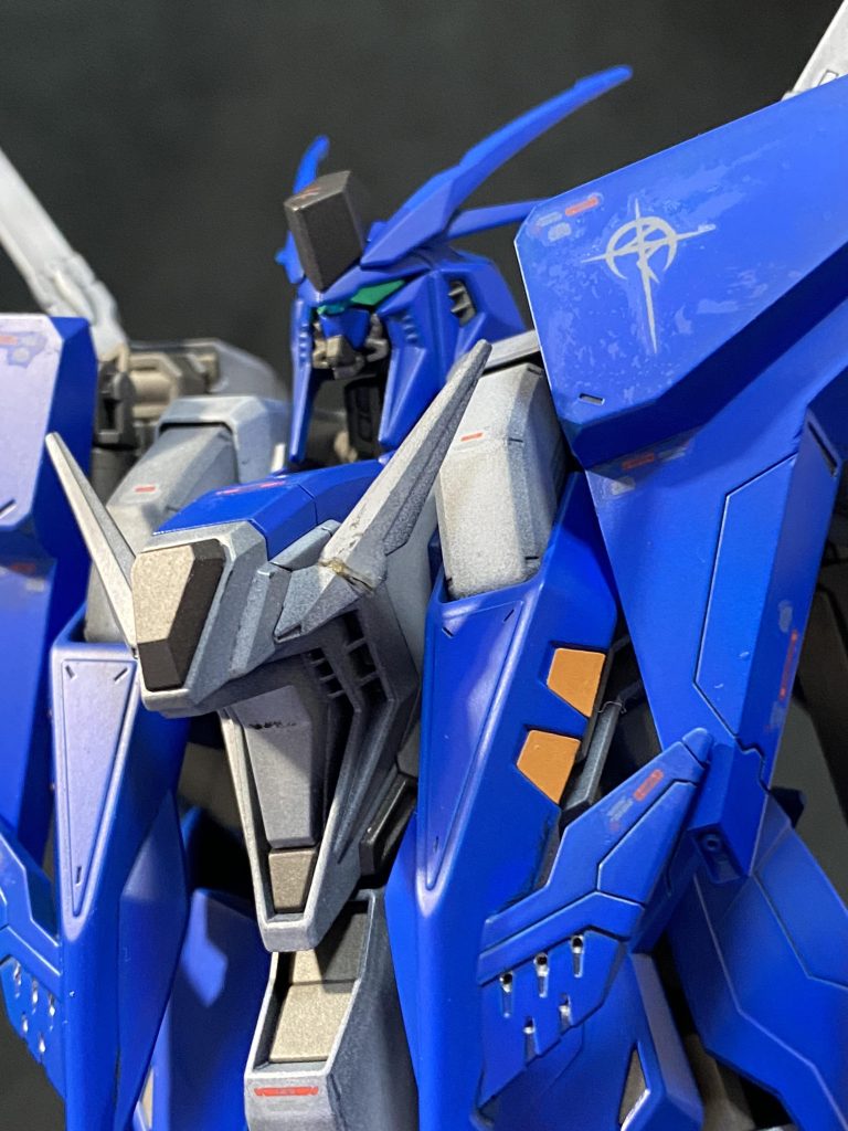 名残りと言うか残り香と言うかこの辺の白いのがそうですwあっそうそうこのΞガンダム胸のサブブレードアンテナ?3回折りましたw(もーなんなの?怒)