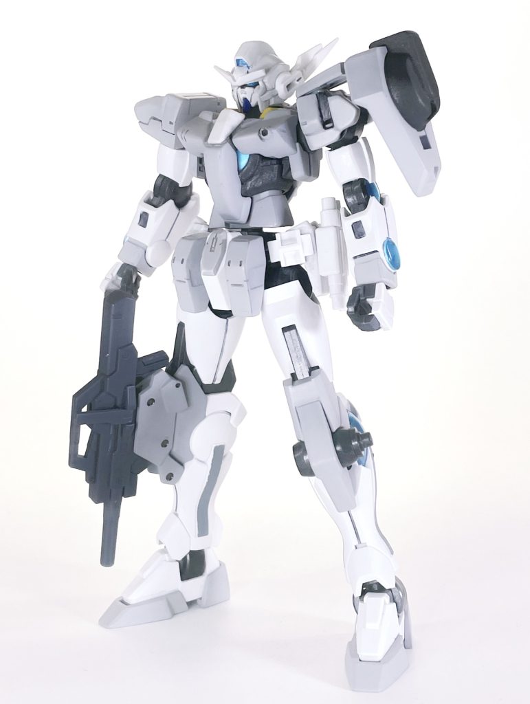 武装を装備。右膝をケルディムサーガから流用したため、GNサブマシンガンをそのまま装備できます。