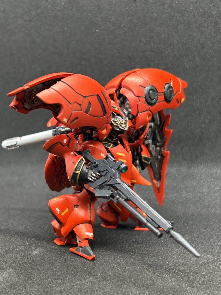 ちょっとビームライフルが大き過ぎたのか、キュベレイの手が長過ぎるのか、バランスとるのが難しかったです。でもビームライフルの出来が個人的に1番気に入ってます!