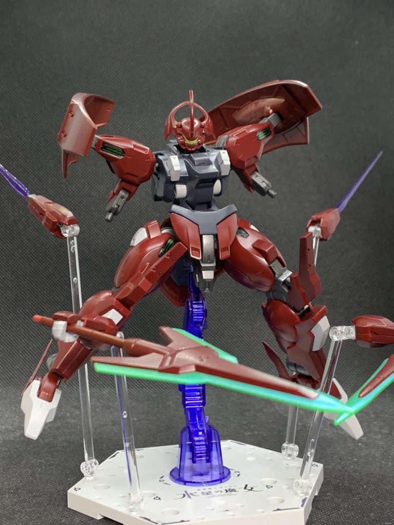 機体色は、より試作機感を出すべく、濃いめの赤で塗装しました。戦車や戦闘機の防錆用の塗装色を参考にしてます。