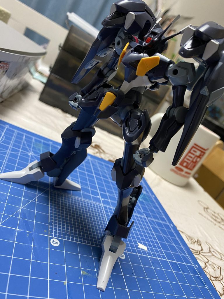 まだ普通の頃のファラクト。今回も胴と腰で合計5mm程伸ばしてます。逆関節にして更に伸びましたが笑