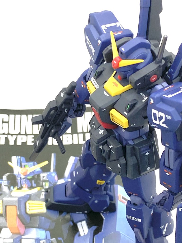 最後は説明書と。REVIVE版を作った時に「旧HGUC版も在庫があり、合わせ目こそ多いですがプロポ―ションはREVIVE版の劣らない」と記載したのですが全くその通りで脚部なんかはスマートでこちらの方がカッコいいと今も思っています。スムースクリアーのおかげで青い色の機体ながらも赤色のデカールが上手く発色していて、試作機らしさが出たと思います。顔を削り込んだのと太腿の付け根を削って足を開く範囲を広げたぐらいですが、それでも相当カッコいいのはキットのポテンシャルが高いからで完成して見たら「こんなにカッコ良かったっけ？」と思う程でした。REVIVE版があるのでこのキットは再版され難いと思いますが要塗装のエコプラではまだ買えるので・・・作り込めばREVIVE版にも勝ると思うので興味がある方は是非作って貰いたいです。ご覧して頂きありがとうございました。