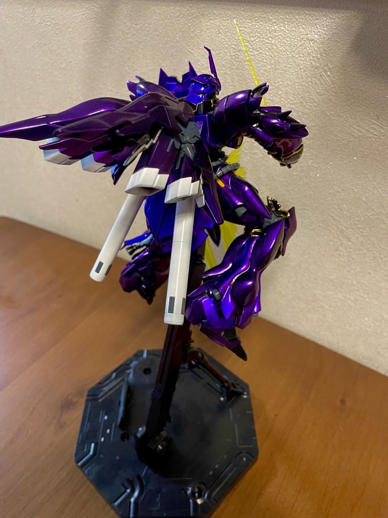 後ろ。できもしないのにプロペラントタンク部分をグラデーション塗装。できてません。うーーーーっすらモールドのところがグレーっぽくなってます😓