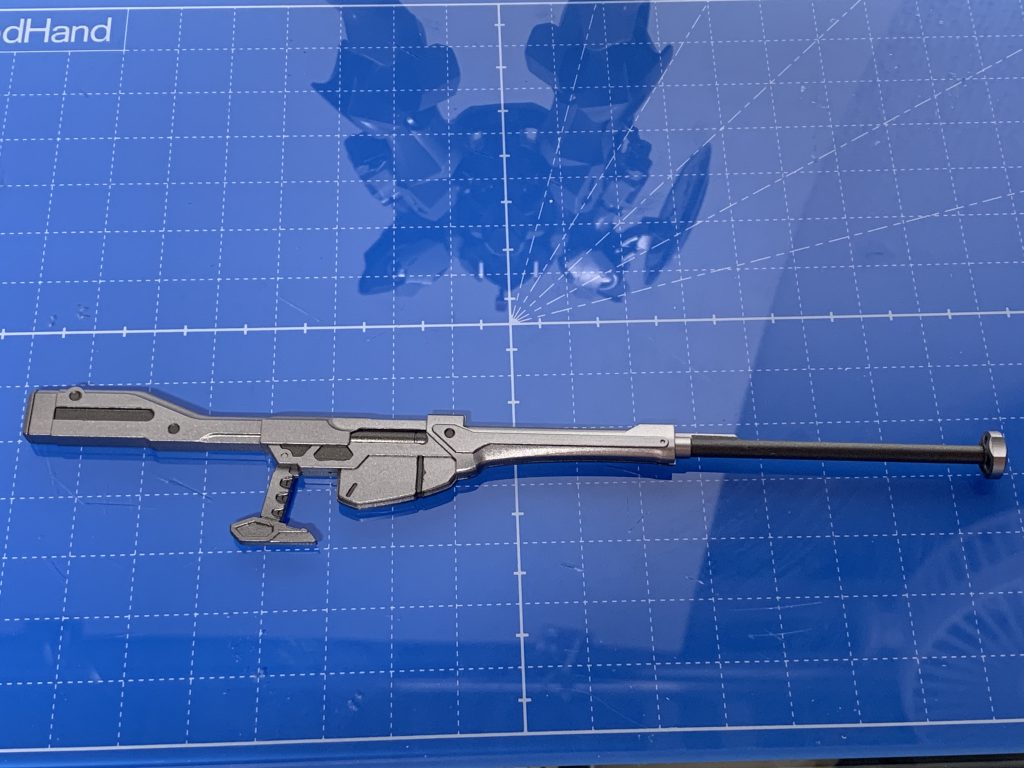 ライフルは少しはみ出ましたがガンメタルとシルバーで塗り分けしてみました