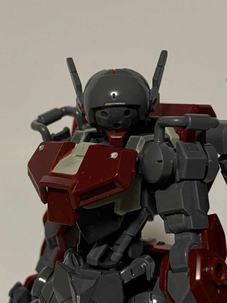 手術してかろうじて手が動くようになり(完治してない)、チタンシルバーで部分塗装というか、差し色を入れて、完成です。ケガしたら自分だけでは無くて家族や会社にも迷惑かかってしまいますので、皆さんもケガには十分気をつけて、楽しく模型ライフを過ごしましょう。それではご清聴ありがとうございました。