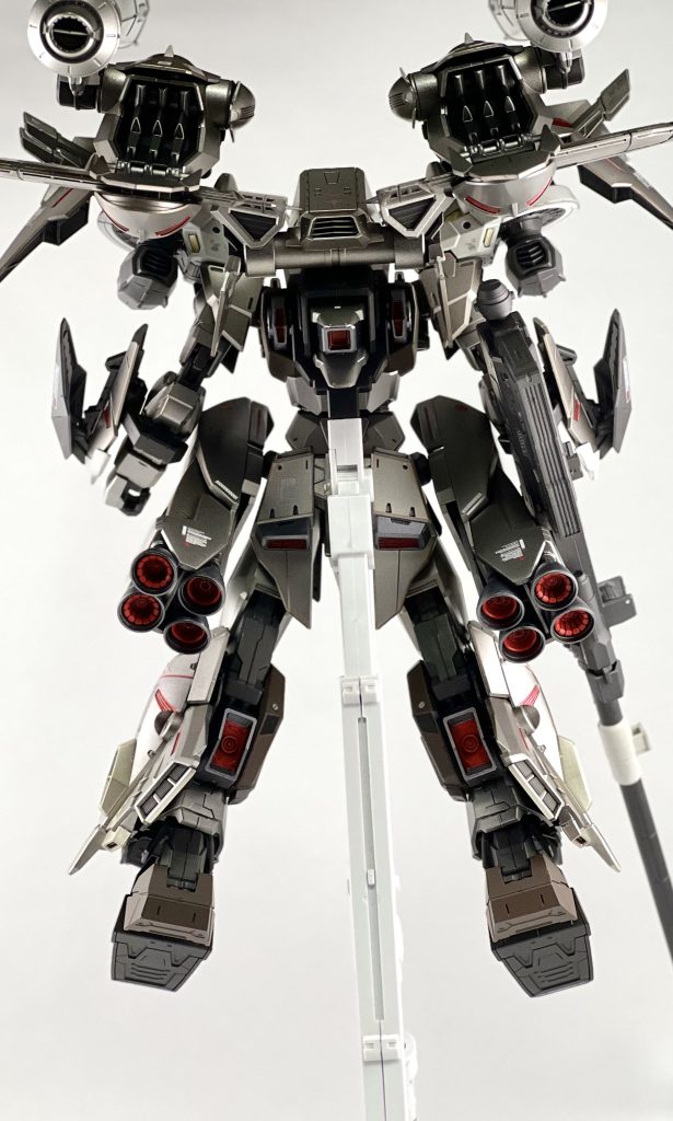 背面。ベースのカラミティ自体が重量級っぽいイメージなのでそれに負けない推力を持たせるようボリュームアップしてみました。