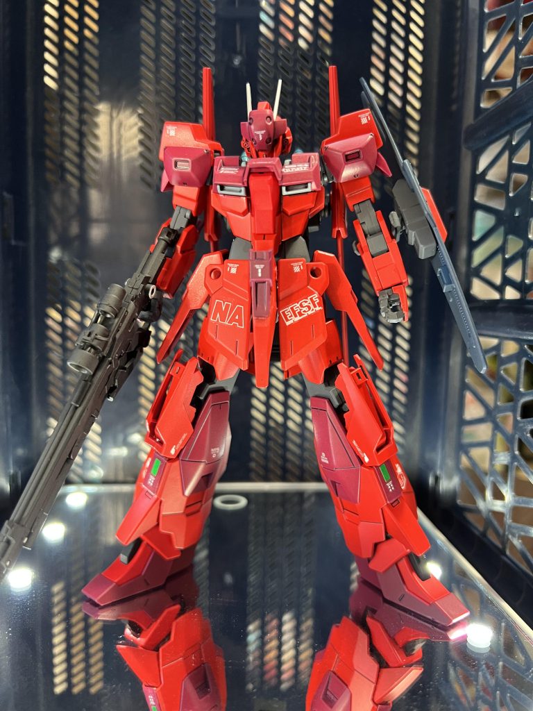 カラーはイタリアンレッド、ブライトレッド、シャアレッドで塗装。