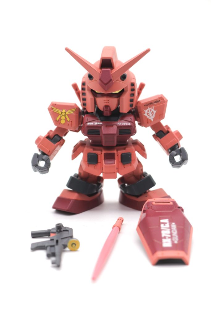 武器はライフルとサーベル。あとはシールドです。