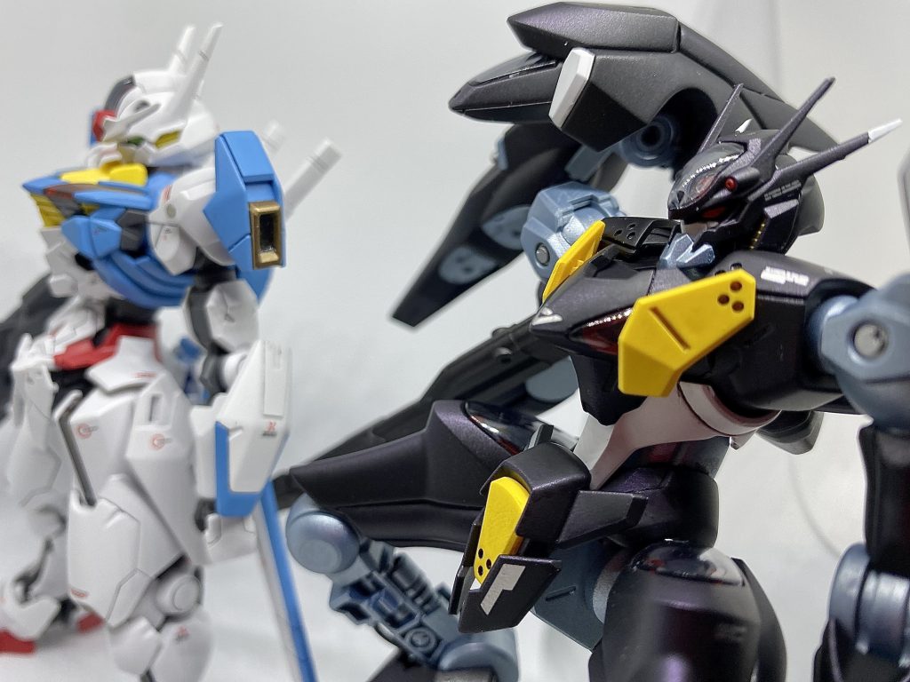 先に作ったエアリアルと。次はミカエリスか脱線してTBFAガンダムか悩んでますヾ(:3ﾉｼヾ)ﾉｼ笑