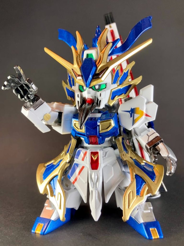 【関羽雲長νガンダム 福岡関帝廟ver.】キングダムワールドからムシャワールドへ至る玄関口・筑前国福岡、古来より国際色豊かなこの地に蓄積した武聖・関帝信仰の霊力を依代に、関羽雲長νガンダムが新たな力を得た姿。当地に縁の深い独自の強化兵装が顕現する！
