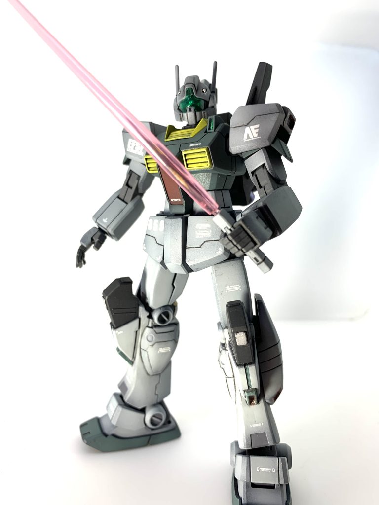 バイザーのクリアパーツもクリアグリーンとクリアブルーで調色していい色になったと思います。ビームサーベルは塗装し忘れました…。最後までご覧くださりありがとうございます。