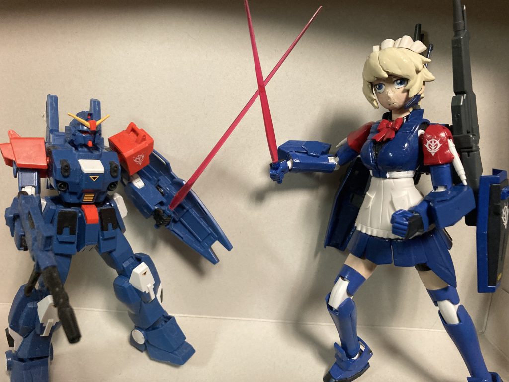 モチーフ源の2号機と対面サーベルは旧2号機の予備を使用