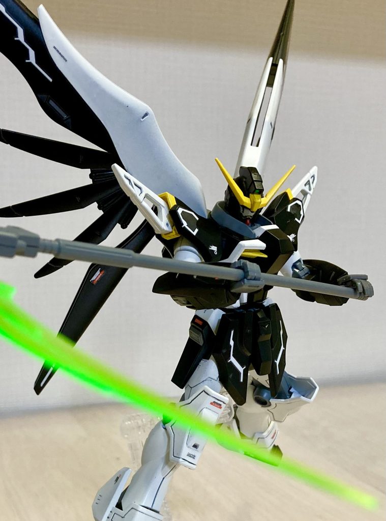 アロンダイトを構える様なポーズにしたかったんですが、上手くいかずこんな感じで。