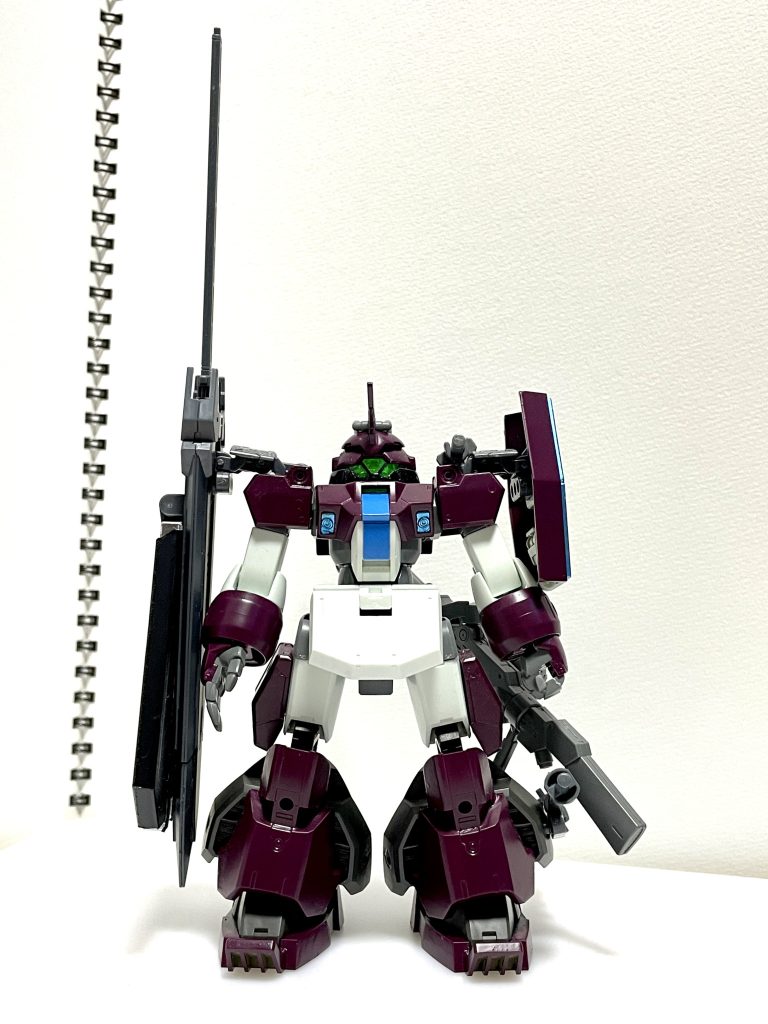 どれくらいピーキーかと言うと、メインウェポンの全長が本体の倍もあるほど。決闘の際にはこれだけ別コンテナで移送される。