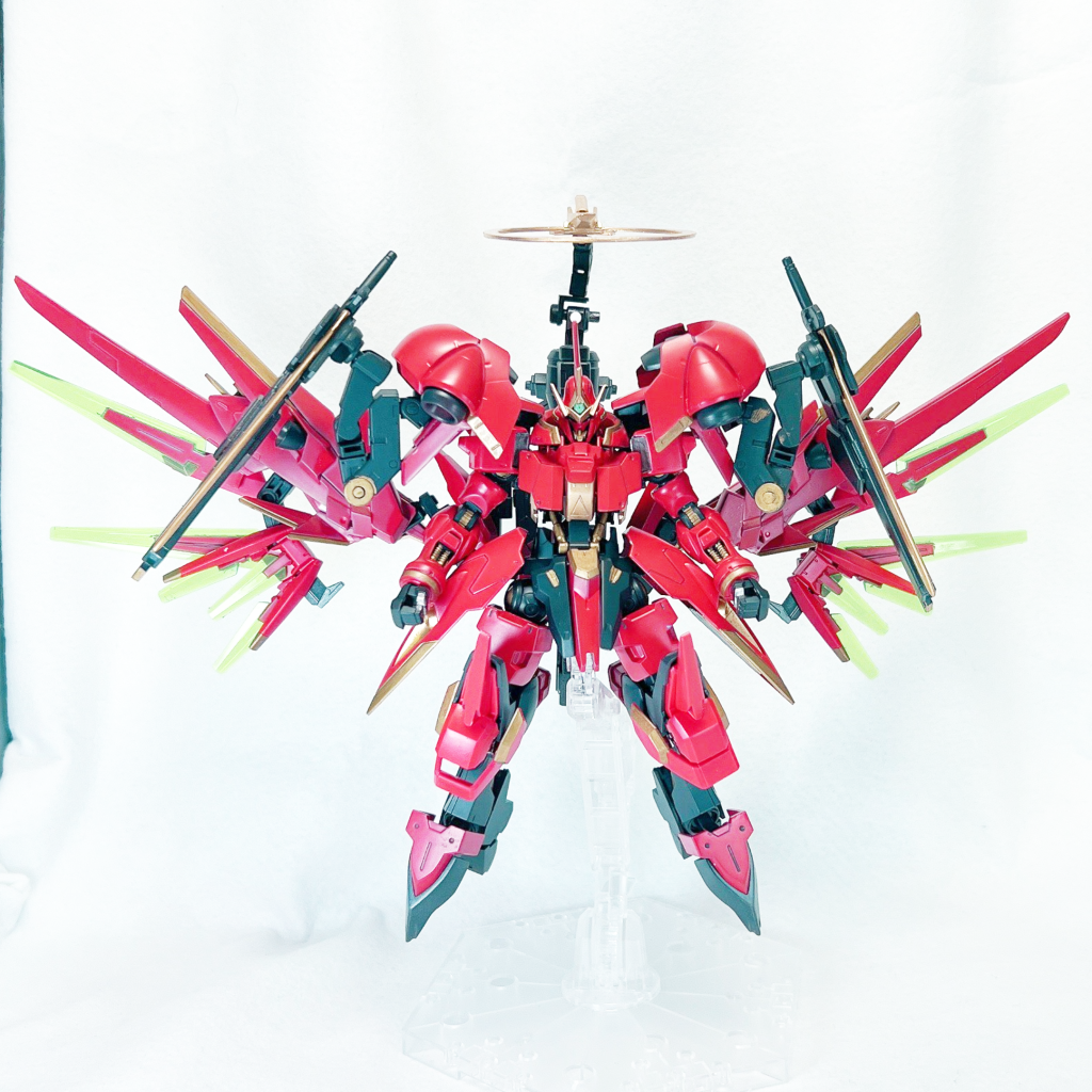 本機の特徴は、西洋甲冑や天使をモチーフにした過度にヒロイックな意匠である。これには帝国軍の強大さを内外に示す意図が読み取れ、式典やメディアなどのプロパガンダへの露出機会も多い。