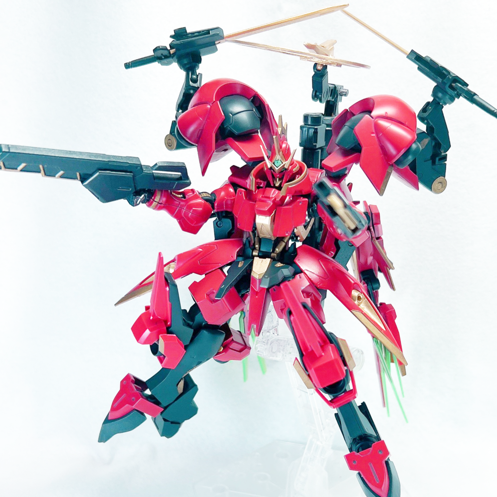 ライフル:貫徹力が高く、長射程のビームを発射する。威力増加と装甲材にリソースの全てを投入しているのか、本体に照準センサーなどは見受けられないが、パイロットの技量により二挺の同時運用でも正確な射撃を可能にしている。