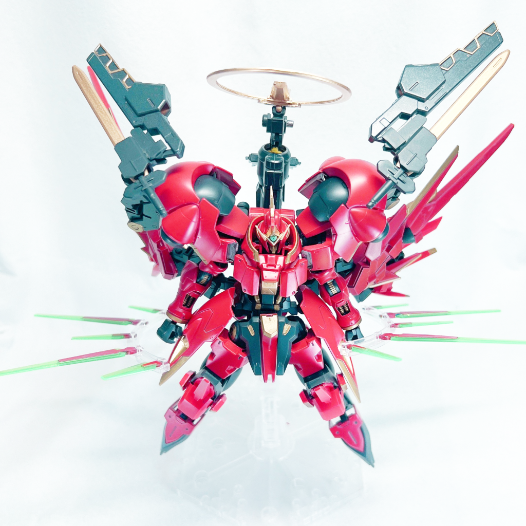 腰部バインダー:一時期を境に追加された装備。ベクタードノズルを備えた大型のバインダーで、全身のスラスターと合わせて、いち人型兵器の範疇を超えた機動力を発揮する。鳥の羽根のように配置されているのは新型の無線誘導攻撃端末である。これらは巨大隕石由来の新素材からなり、ビーム砲台と硬度を活かした突撃の2つの機能を持つ。