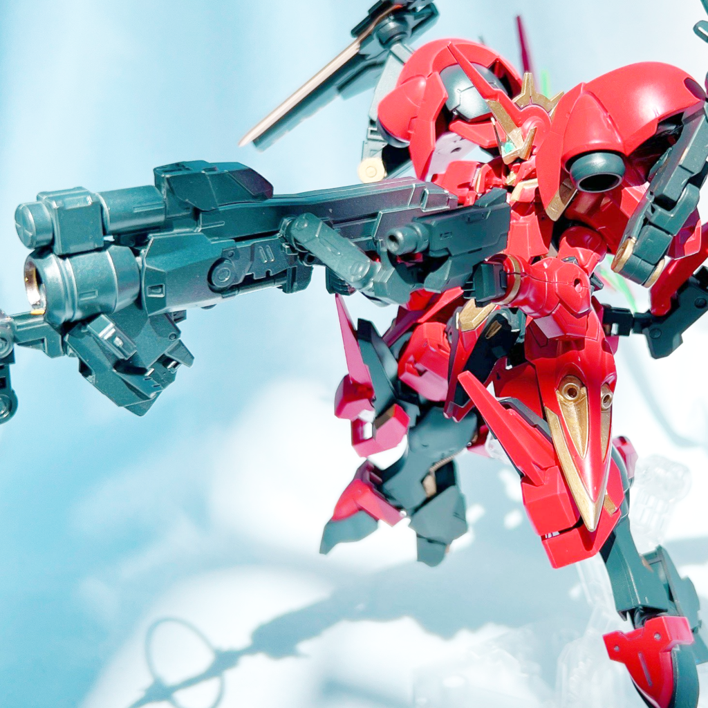 『ハイロゥ』(仮称):直近で追加された装備。明確な使用記録はなく、その形状から重力レンズ(ないし、それに類似したエネルギー収束機能)を用いた大量破壊兵器と推察される。これの艤装が確認されてまもなく、大規模な電波障害と同時に国境付近の反帝国組織が基地ごと消滅したという発表があったが、無関係ではないだろう。