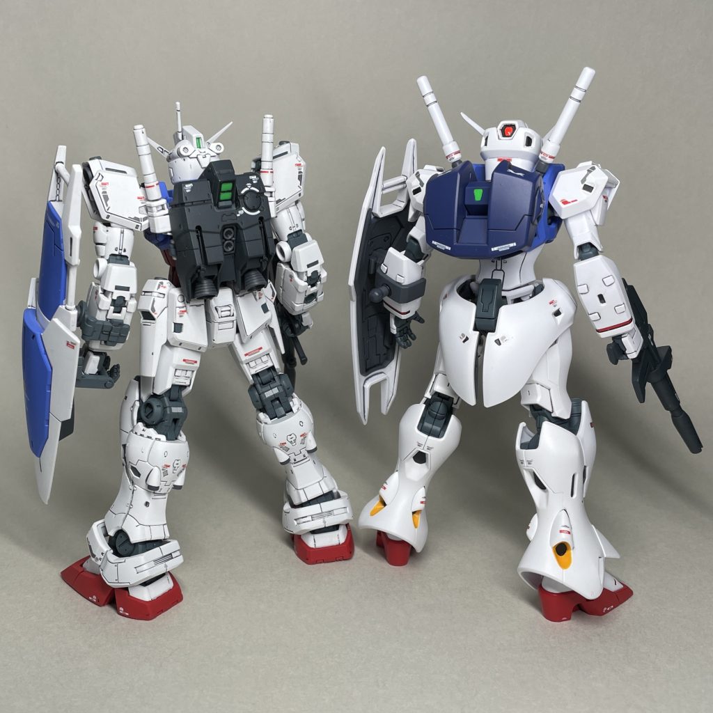 RG GP01と並べて うしろ(エンゲージゼロのバックパック組み間違え)