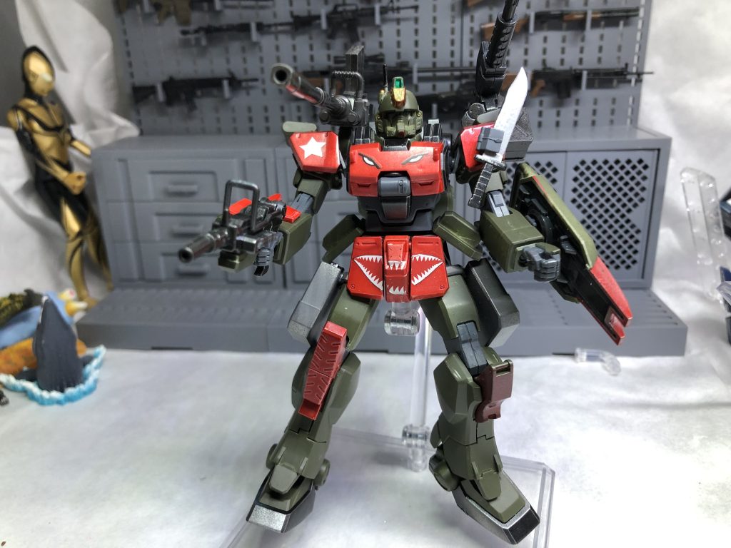 左肩にナイフも装備！