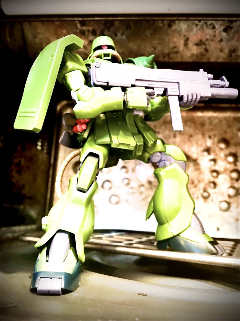 ストーブの近くに落として、ショルダーがグニャッちゃったのですが、激戦で歪んだということにしてます。