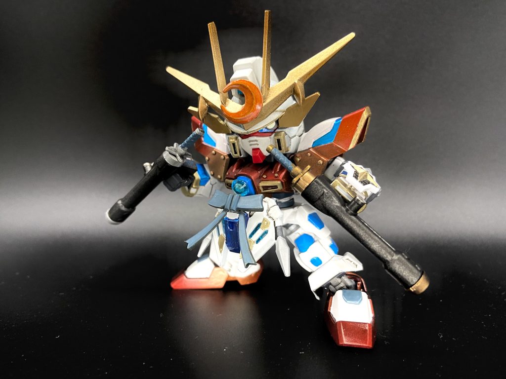 烈光頑駄無が育ての親で、烈破頑駄無の弟子である彼は近接格闘忍者マンなので、背中の二刀はトンファーとして使います!