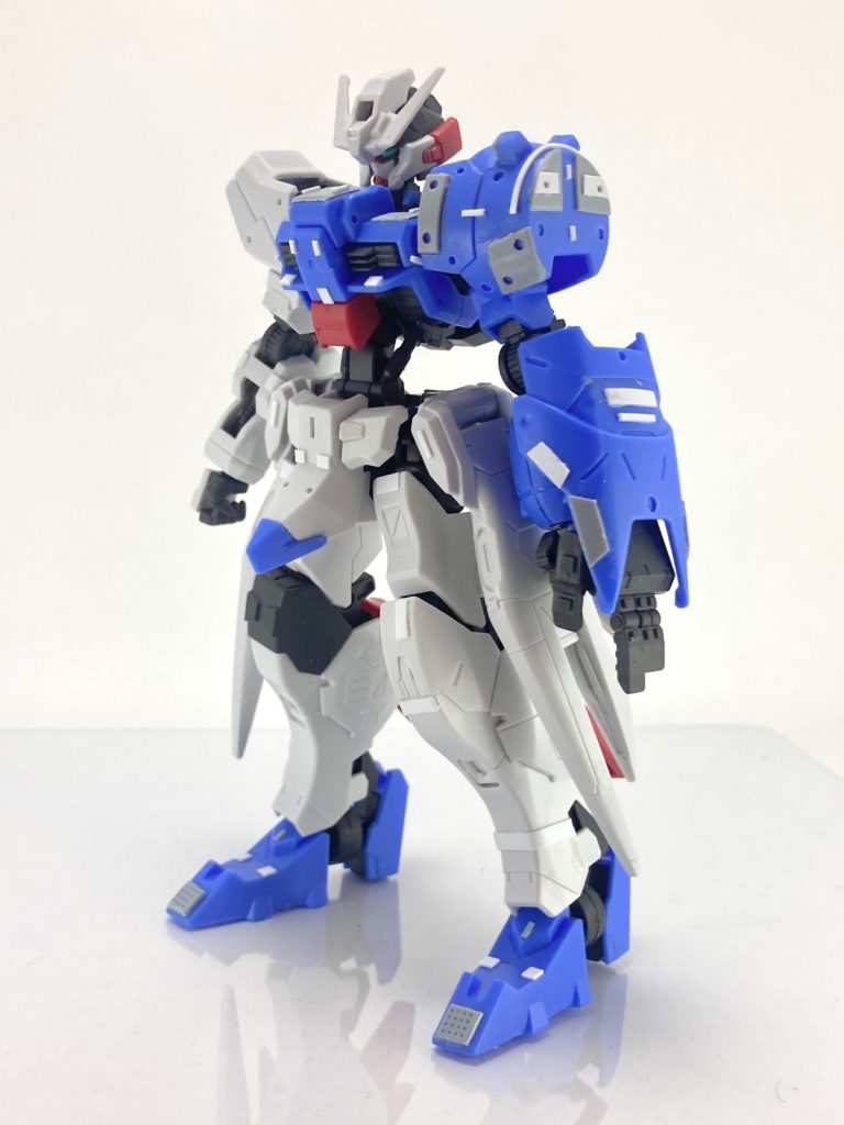 プラ板やプラ棒をぺたぺたした状態です。この後、青とプラ板のとこを筆塗り部分塗装してます。