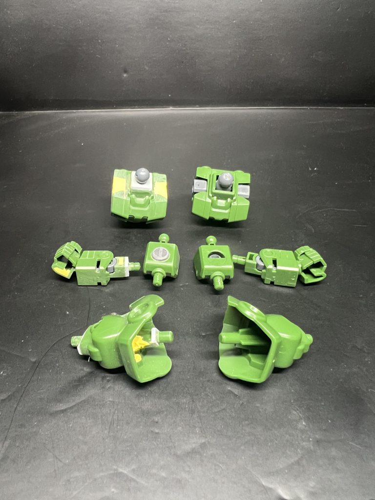 首、二の腕、腰、足2箇所の延長と肩のポリキャップの固定を行いました