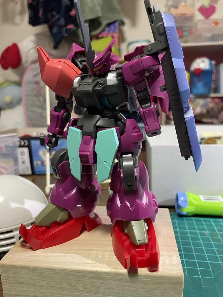 改造中。頭と足はやりたいこと決まってたので直ぐできました。