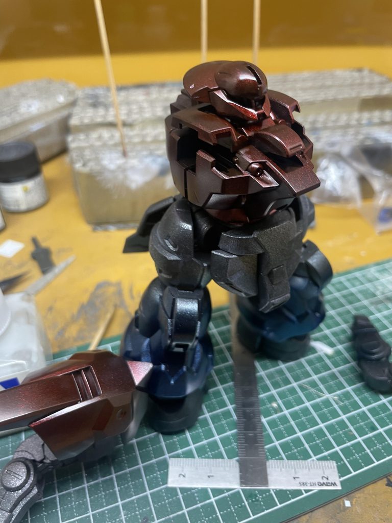 とりあえず、銀ラメ吹いて、クリアレッドとブルーを、、、