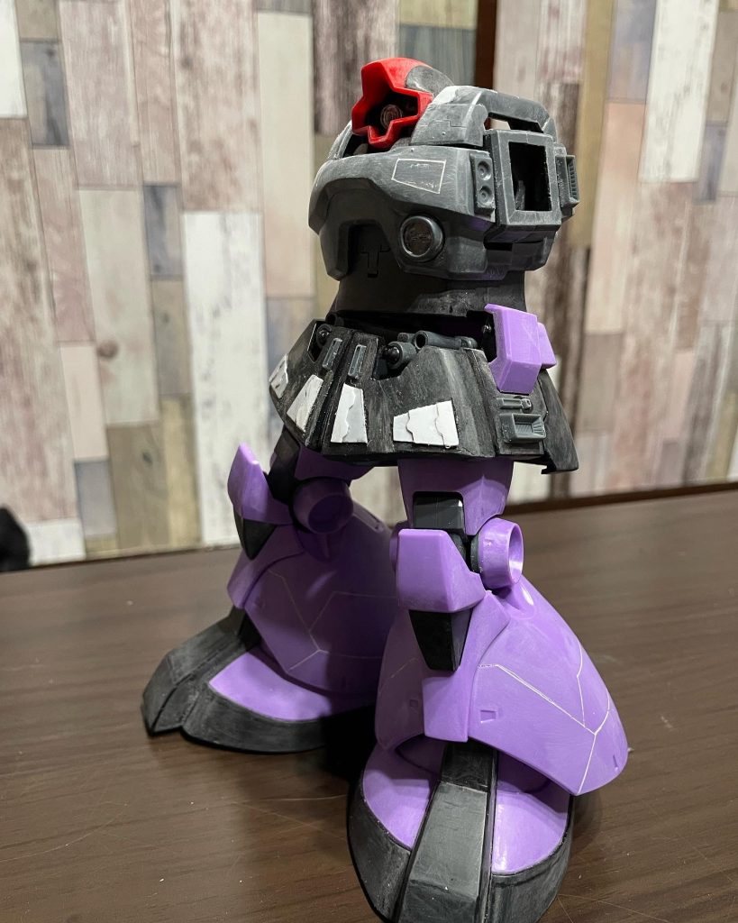 スカートにプラ板、サイドにディテールアップパーツを追加。