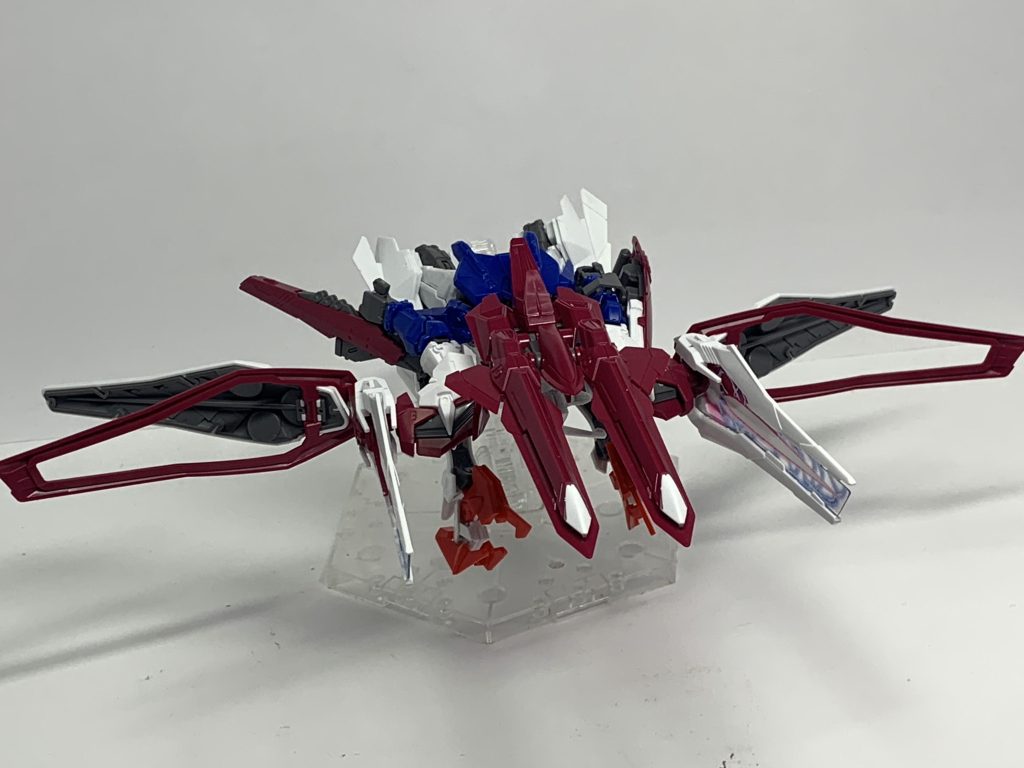 高速飛行モード(スラストビームキャノン展開)