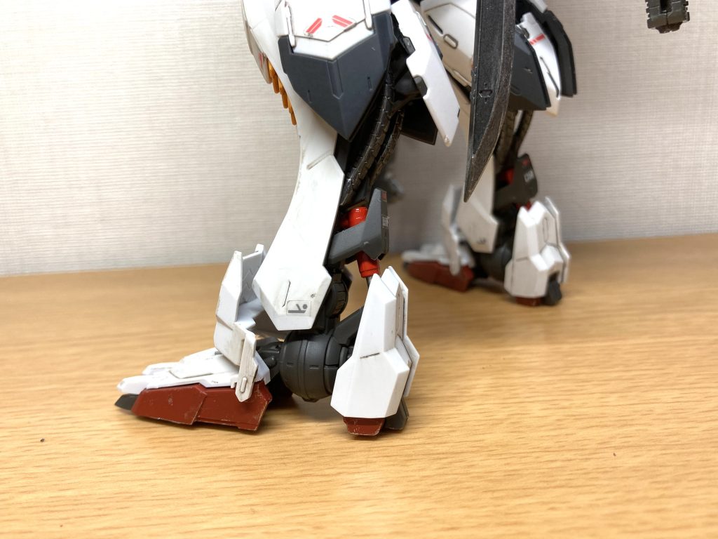 お手軽なのは助かりますが、キット付属のマーキング・シールは厚みがあって、段差消しが出来ないですね。水転写デカールを標準にして欲しいですね。