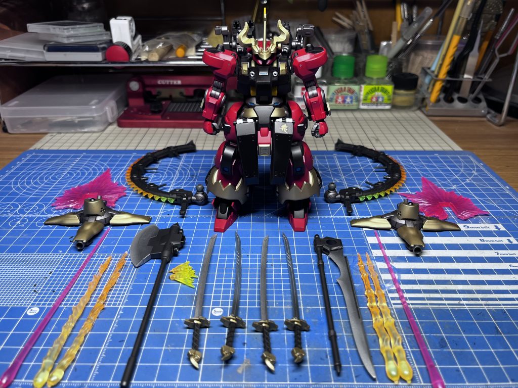 ということでオレディランザでした。ストーリーにある通り基本工作は先月には終わっていましたが、某ティファクト弄りにハマったせいで完成は水星コン締切ギリギリになりました(過去の参加コンテストもギリギリだった気が…)。逆に言えば、締切があったお陰で完成に漕ぎ着けられた、というところですね。運営さんありがとうございました。武装類の名前は赤い牛から連想したモロモロです。最初はツノを片方折ってグレートホーンを使おうかとも思ったんですけどね。ネタが沢山出たので赤くして良かったです。