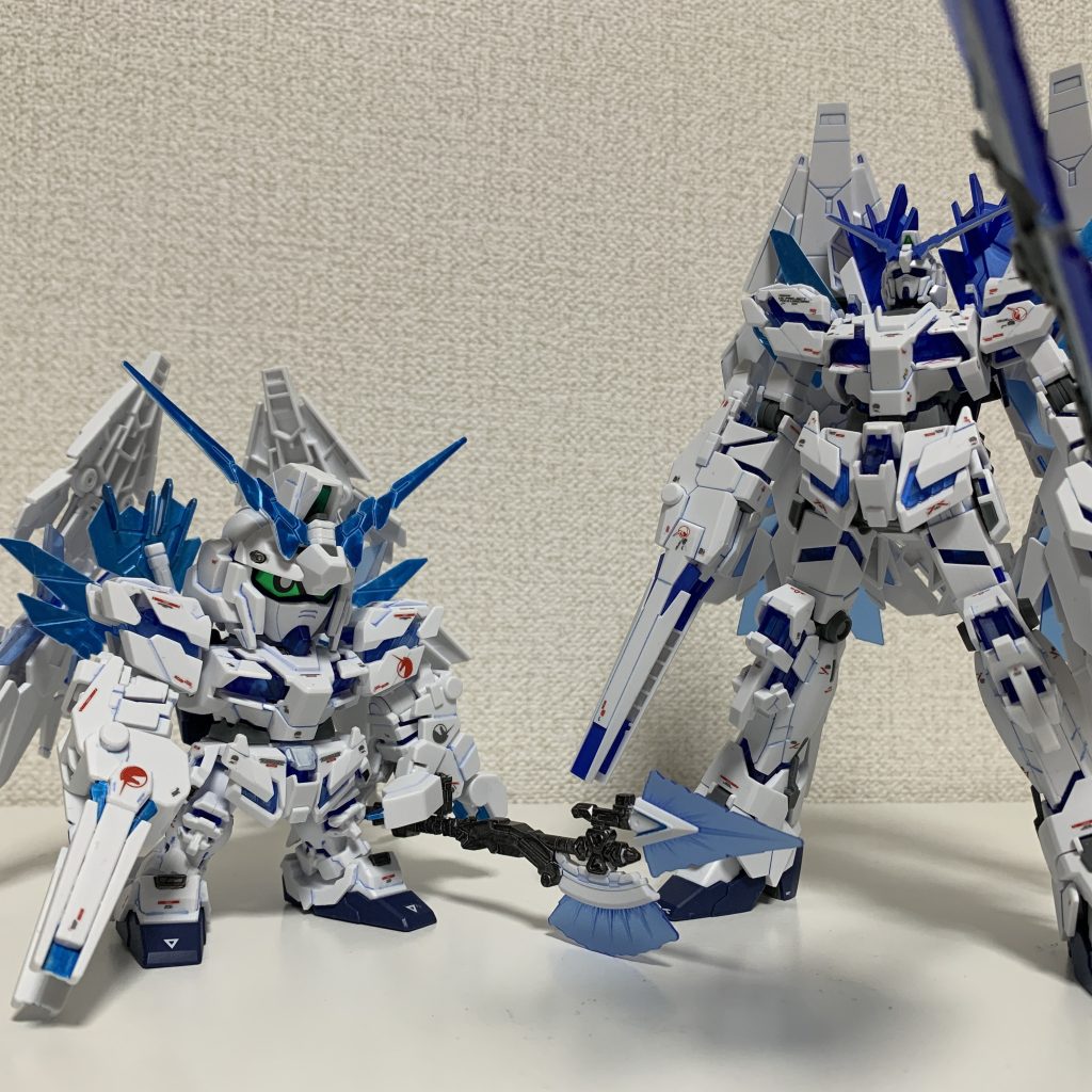 デカールはホント難しいです(T^T)破れる剥がれるどこかに消える(笑)修行が必要です^^;ただたくさん貼ると良いとのことでしたので無理矢理あちこちやってみました♪