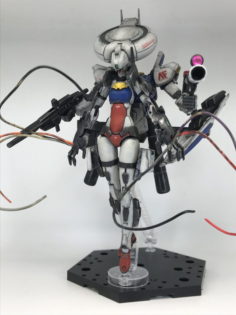 ジオラマなし状態タイトルにもあるガンダムMk-Ⅱ ラストハルマゲドン仕様 ですエイリアンレディがガンダムMk-2を取り込んだ姿いや〜かなり気持ち悪いですねぇ…😨触手は取り外し可能ですが、この作品の見どころでもあるので外しません😅タママントもそうですが、立ち姿に動きのあるギミックを加えるのが個人的に1番作品を魅力的にみせる方法と思っています(外すと付けるのめんどいし🙄)