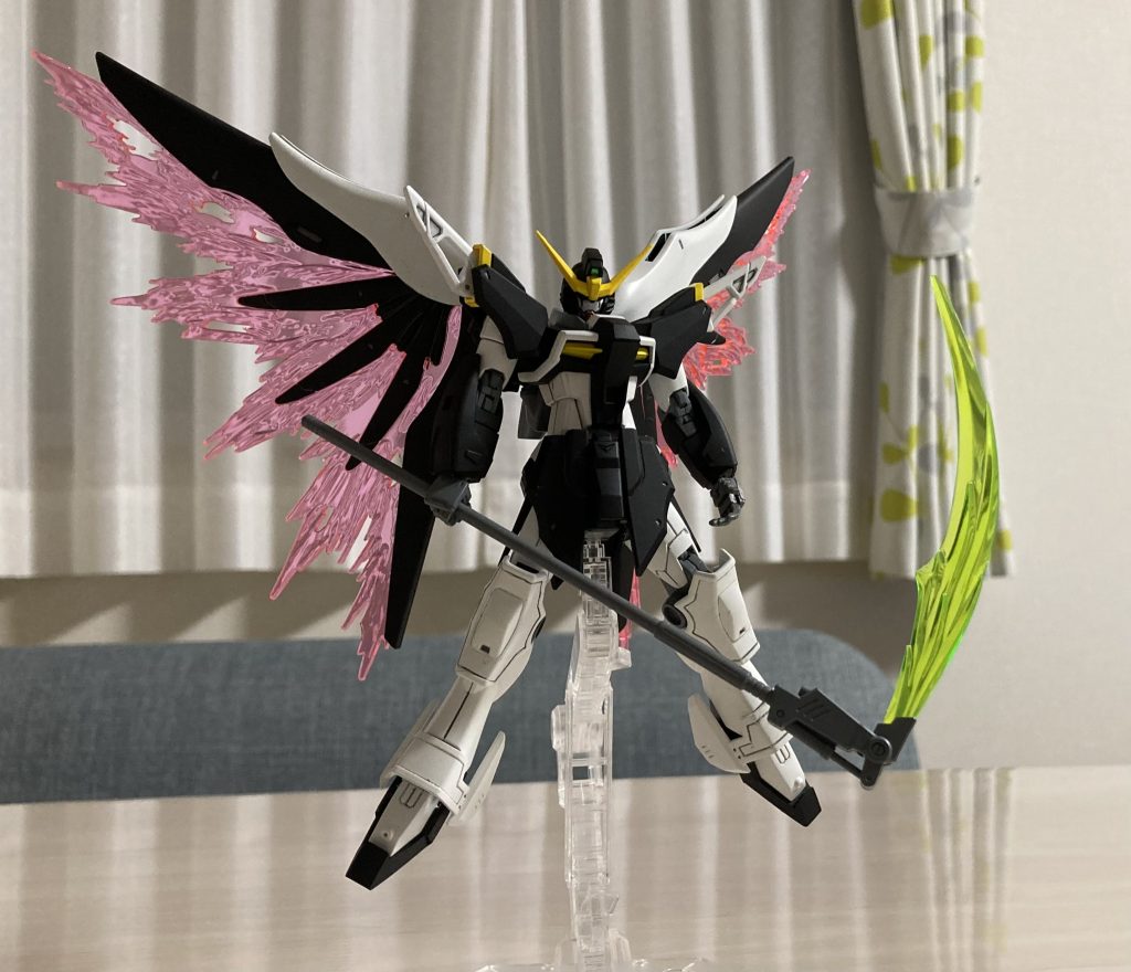 こちらもデカール貼る前。腰回りは色んな所が干渉してあんまり動きません。