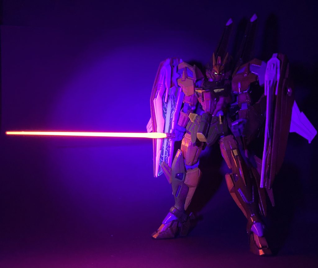 ブラックライト照射🔦毎度おなじみ、一部蛍光塗装です。