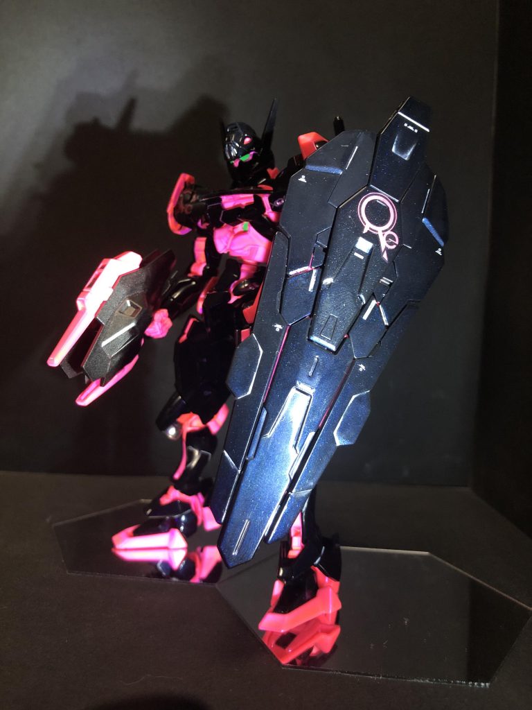 シールド仕様時。シールドデカいなーと。フェイスがなんとなく忍者に見える。。。