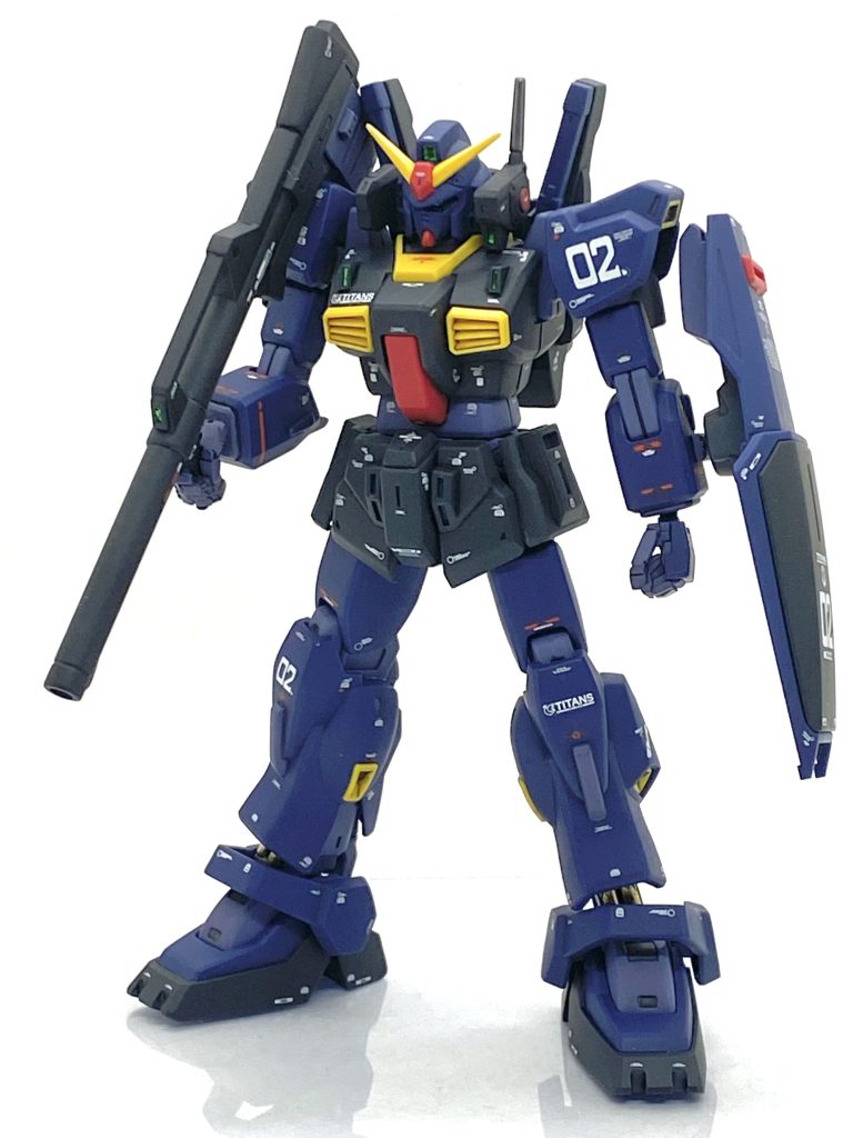 HGUC ガンダムMk-II（ティターンズ）を成形色仕上げ＋αで作ってみました。今回はかのウサ狂という実物のコラボ企画用でホビーゾーン高崎店に飾らせて頂く為にティターンズマークⅡを作らせて貰っています。去年は全然グリプス戦役時のMSを作らず12月からバウンド・ドックを作り始めたのですが・・・大きいから手間が掛かり2022年度中には間に合わず、今年初めに完成させたのですが「月一位でZガンダムに出てきたのを作りたい」と思います。その少し前にツイッター上のフォロワー様でありますプラモ狂三郎様から「実物でコラボやりません？」と連絡があり、ティターンズマークⅡがいいと言うので快く引き受けます。主催者様は3号機がいいと言い、もう一人の参加者が女性でエマが乗っていた1号機がいいのでは？と主催者様が言うのでありがたく地味なカクリコン機である2号機を自分が担当する事になりました(笑)。
