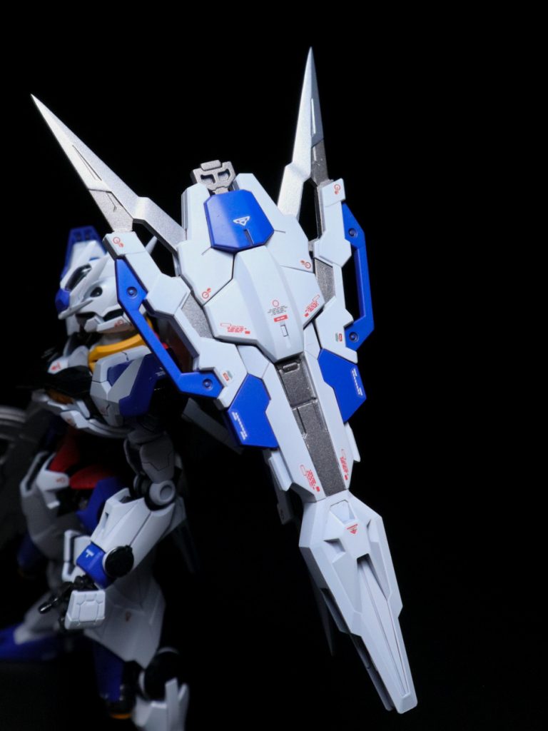 エスパーダ4機のGUNDビットとコアグリップユニットで構成される大剣型多目的プラットフォーム。兵器としての拡張性に優れており、GUNDビットによるオールレンジ攻撃のほか、コアグリップユニットとビットの組み合わせで様々な武装形態に変形し多彩な攻撃を行う。コアグリップユニットには防御フィールド発生機能が搭載されておりシールドとしての使用も可能。