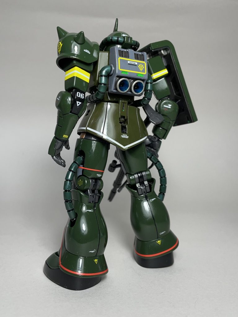 タミヤエナメルの濃緑色とオリーブドラブをメインカラーにして、トップコートはスーパークリアを使用しています。