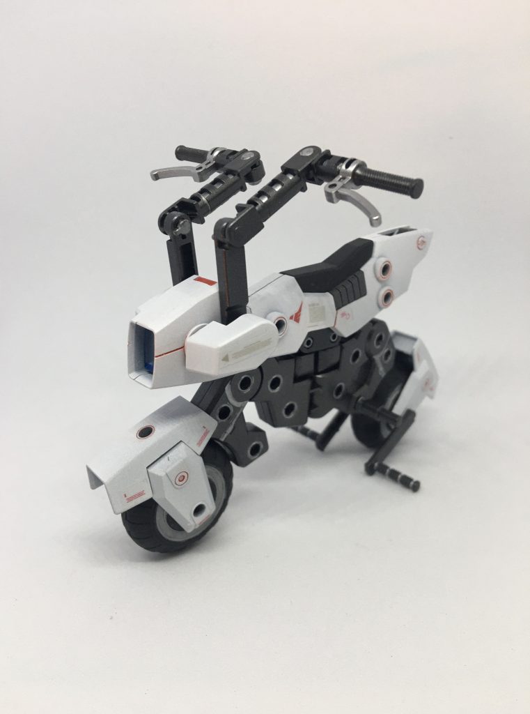 このヘッドは1番安全そうなので、ブルーで塗装しました。乗せるのもコレが1番乗せやすい。