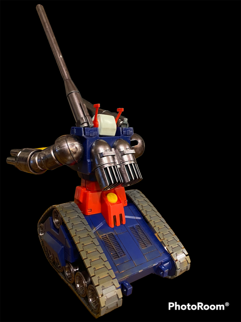 後姿。背中のパーツもガンメタで合わせました。